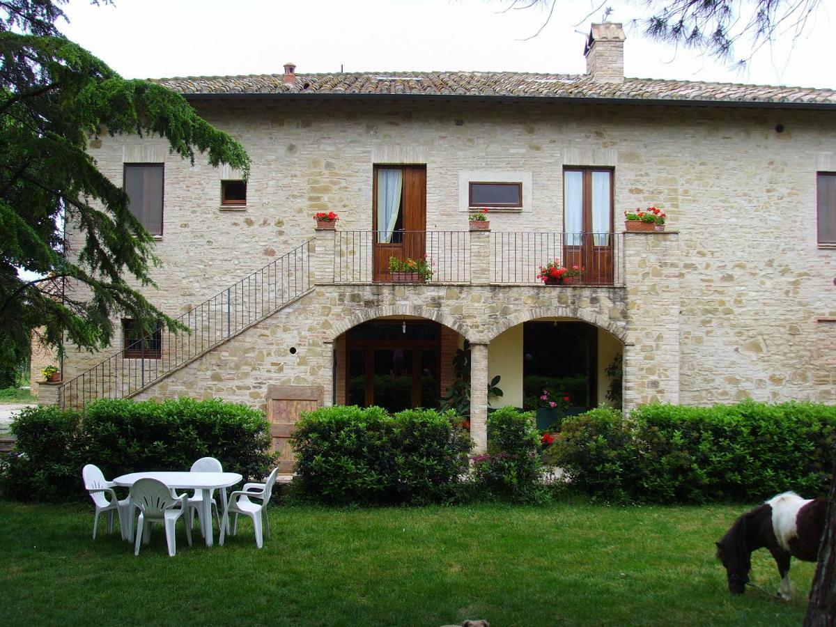 Отель Agriturismo Il Podere Петриньяно Экстерьер фото