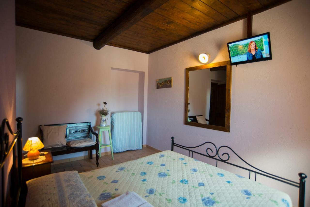 Отель Agriturismo Il Podere Петриньяно Экстерьер фото